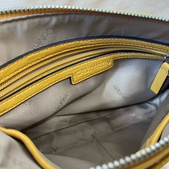 Beautiful Yellow Calvin Klein shoulder strap purse RN54163 CA57151 - Picture 3 of 8